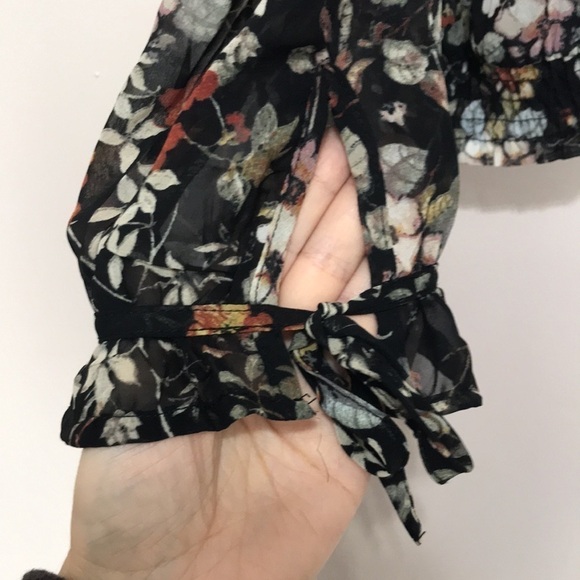 Apricot floral sheer ruffle cinched waist long sleeve blouse size Medium - Picture 4 of 11